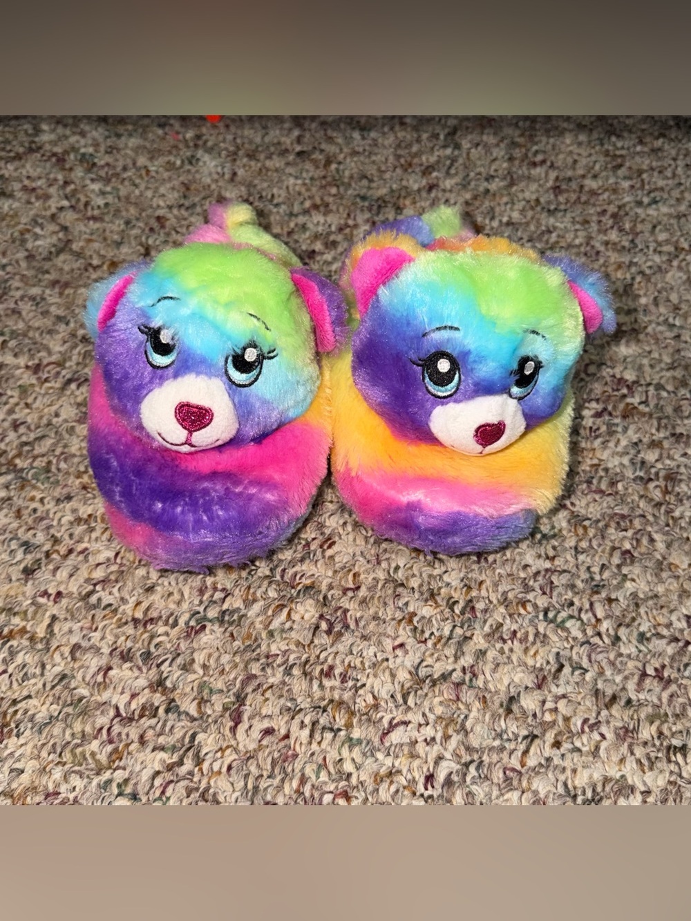 Girls size XS size 11-12 Build-A-Bear Rainbow Tie-Dye‎ Plush Slippers